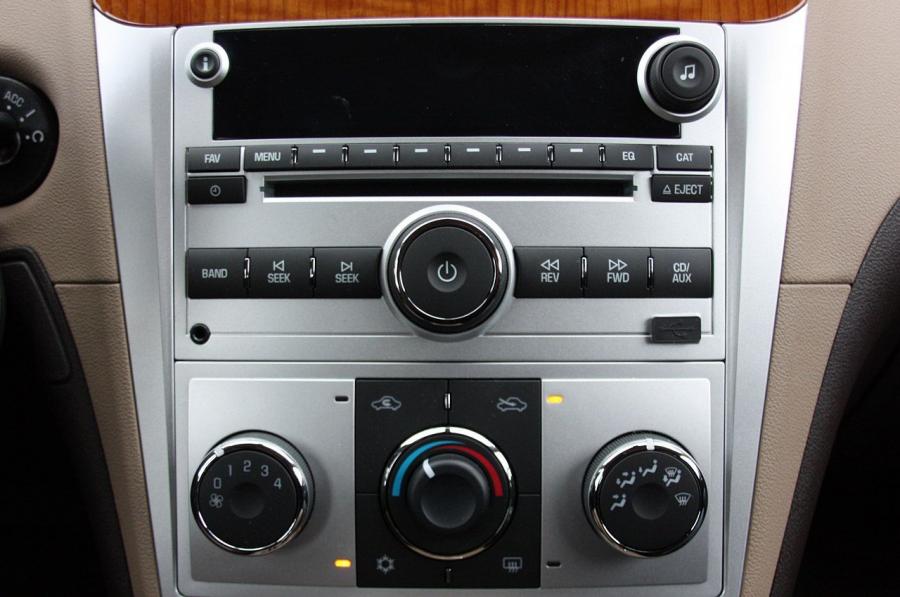  Chevrolet Malibu 2010 года  (фото 14 из 38)